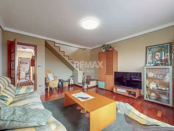 Piso en venta en Redondela con Calefacción, Parquet y Terraza