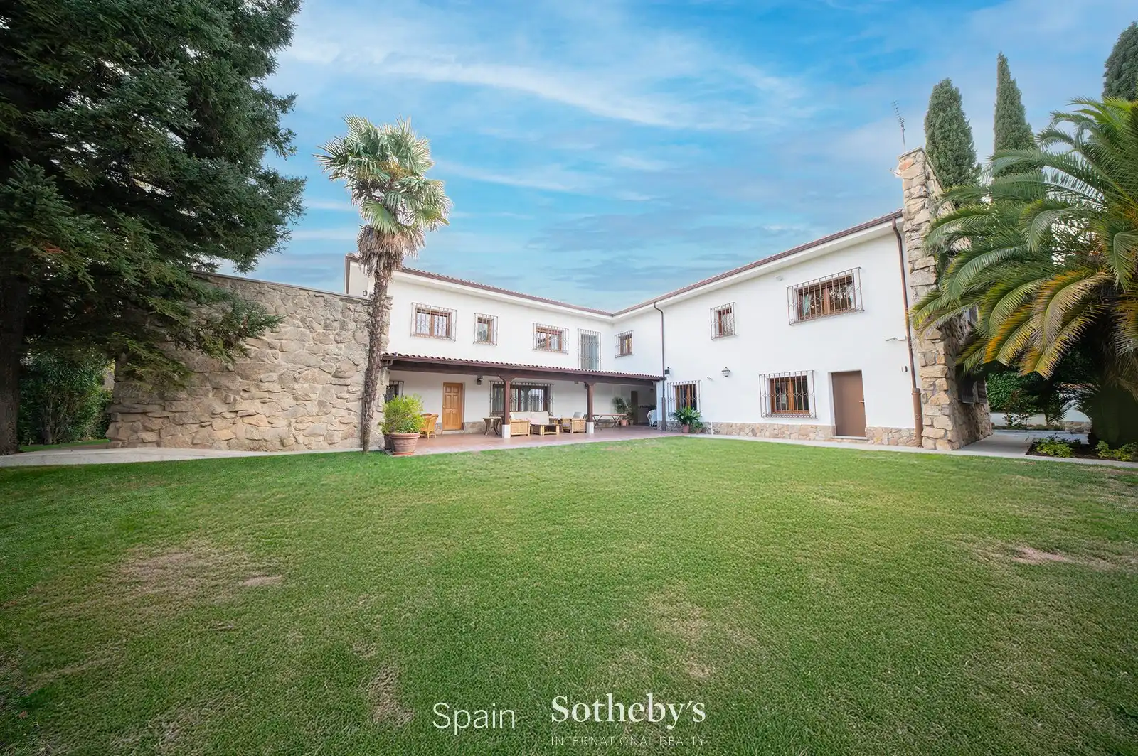 Vista exterior de Casa o xalet de lloguer en Madrid amb Aire condicionat, Calefacció i Jardí privat