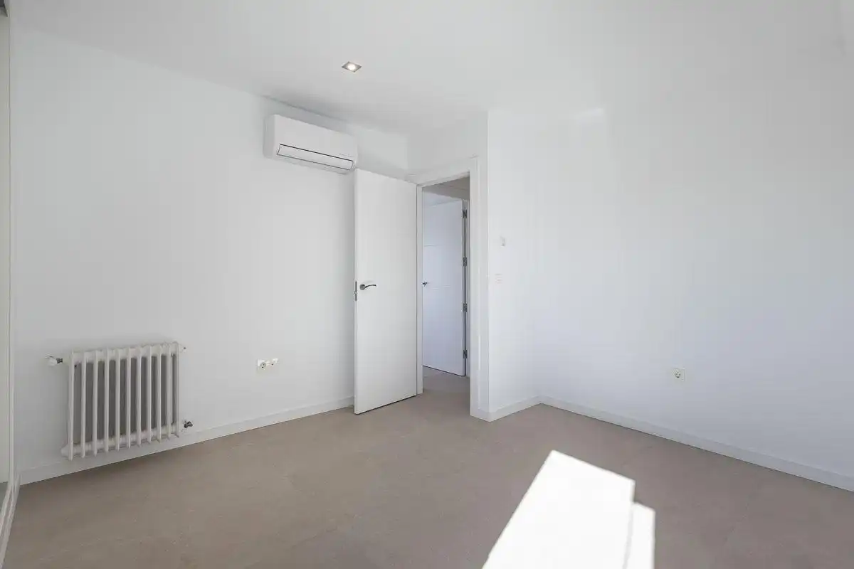 Bedroom of Flat for rent in Granada  with Air Conditioner, Heating and Terrace