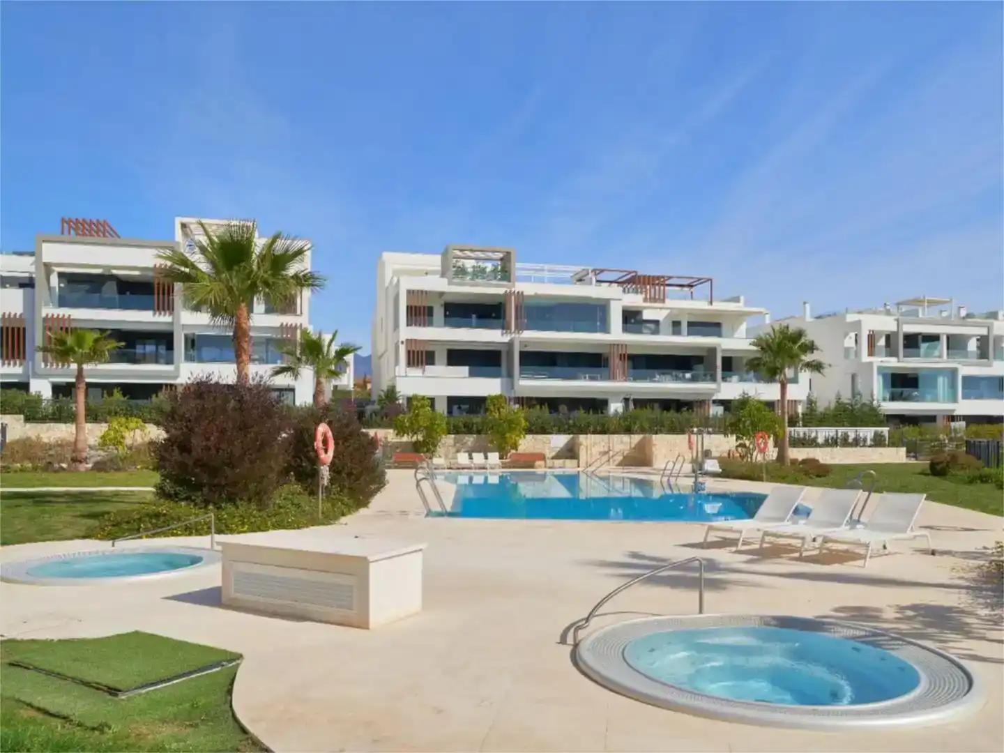 Exterior view of Flat for rent in Estepona  with Air Conditioner, Swimming Pool and Balcony