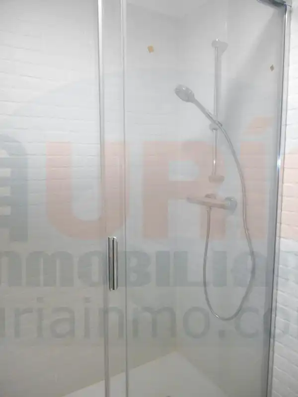 Bany de Pis en venda en Oviedo  amb Calefacció, Moblat i Forn