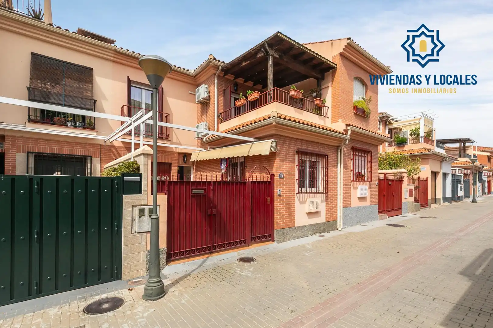 Casa adosada en venta en Angustias - Chana - Encina
