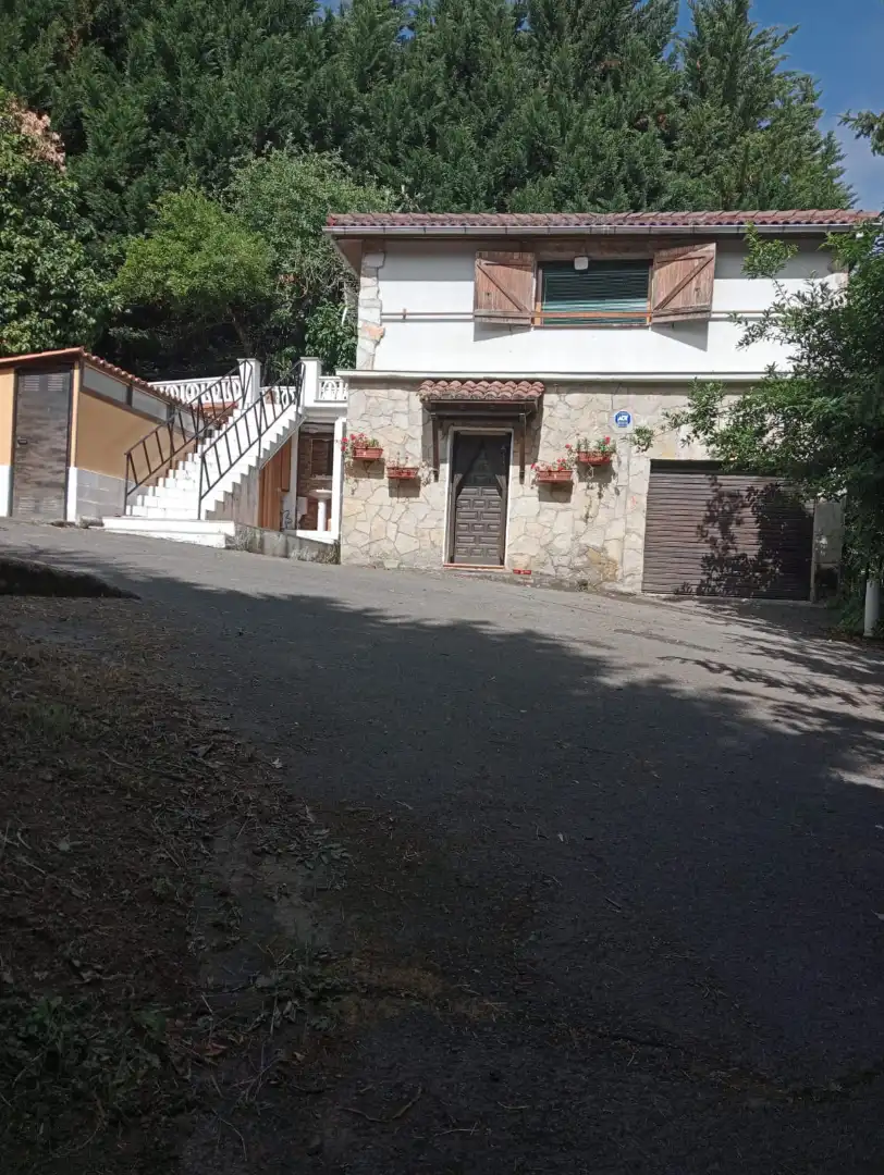 Vista exterior de Finca rústica en venda en Barakaldo  amb Calefacció, Jardí privat i Moblat