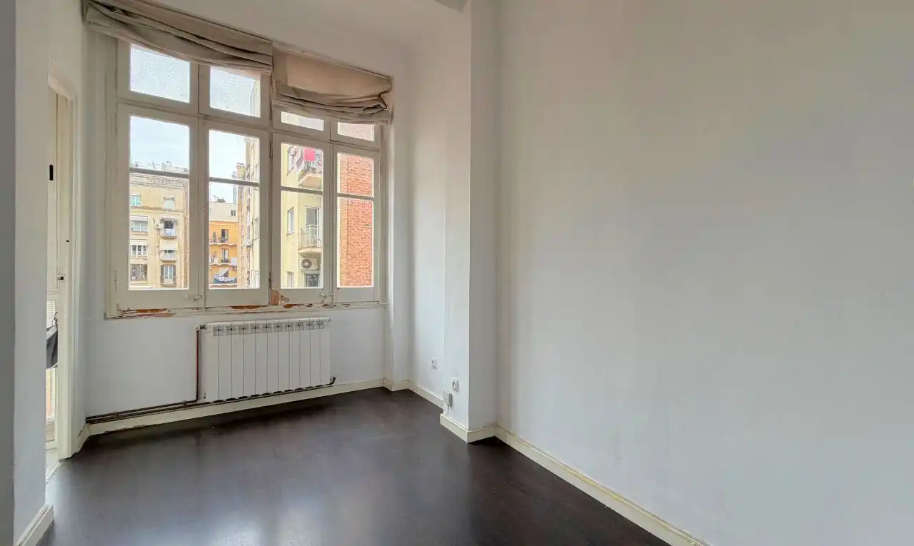 Schlafzimmer von Wohnung zum Verkauf in Barcelona mit Balkon