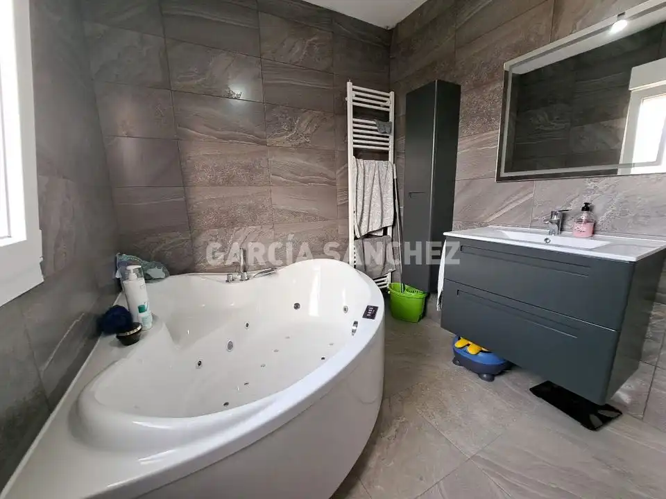 Bathroom of Houses for sale in Boiro  with Private garden, Terrace and Furnished