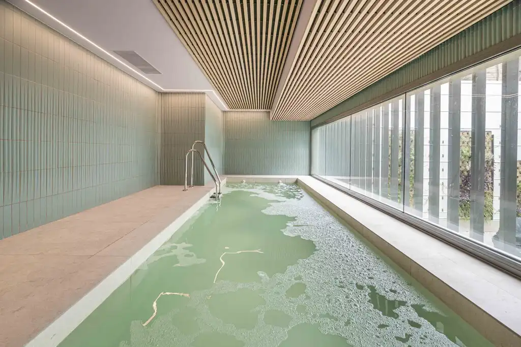 Swimming pool of Apartments for sale in Barcelona  with Furnished, Jacuzzi and Community pool