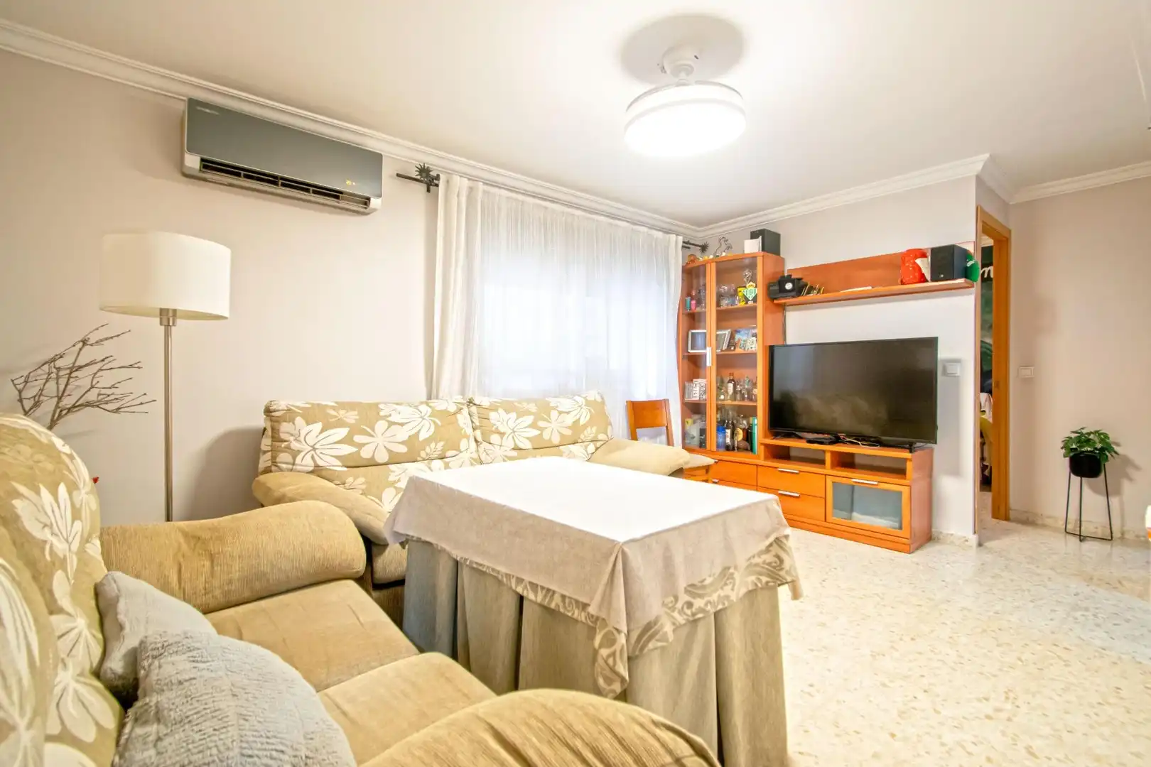 Sala d'estar de Planta baixa en venda en Sevilla amb Aire condicionat i Calefacció