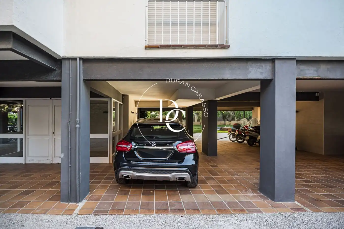 Parkplatz von Wohnung zum Verkauf in Sitges mit Klimaanlage, Heizung und Privatgarten