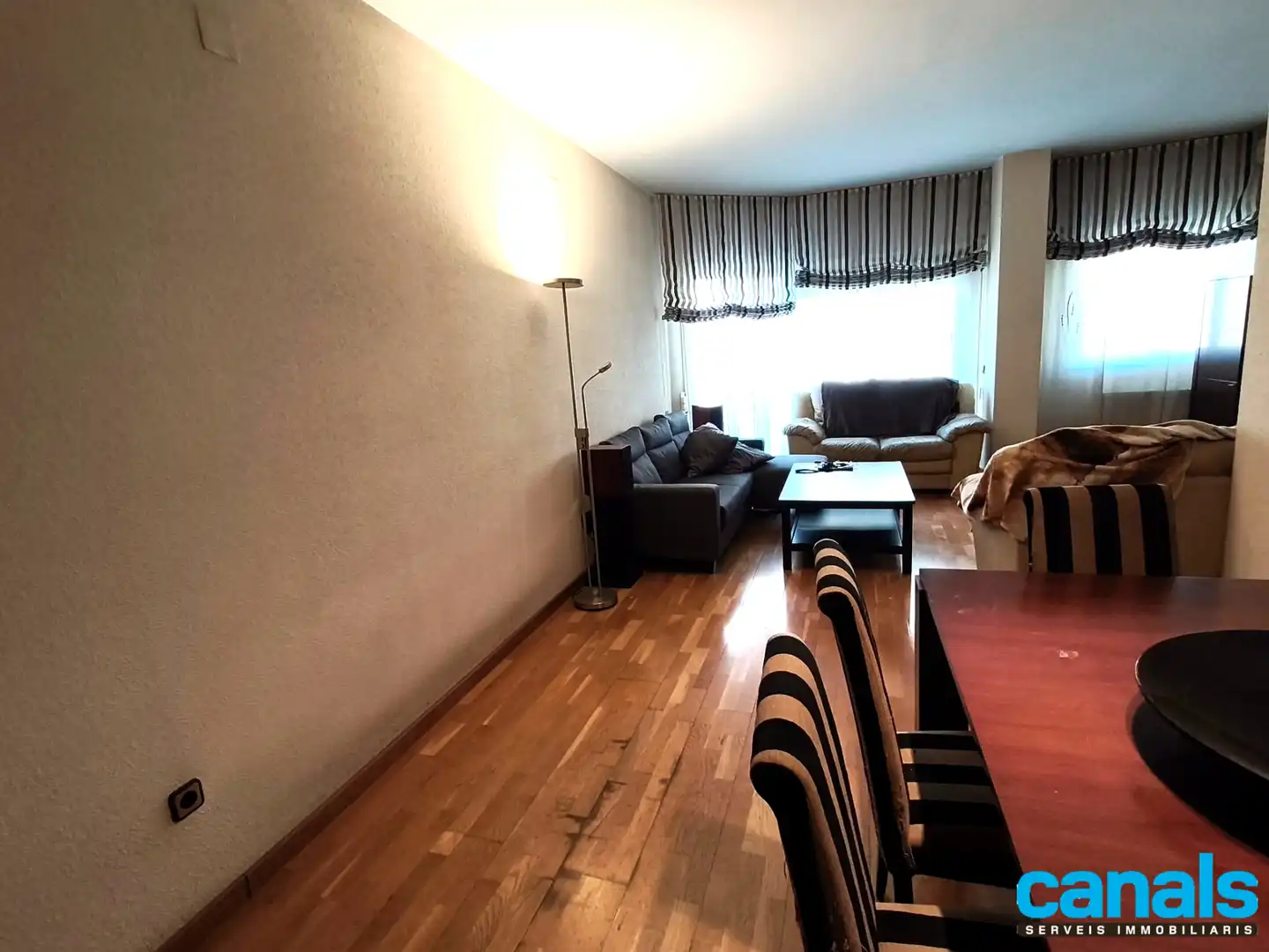 Sala de estar de Piso en venta en Cerdanyola del Vallès con Aire acondicionado, Calefacción y Parquet