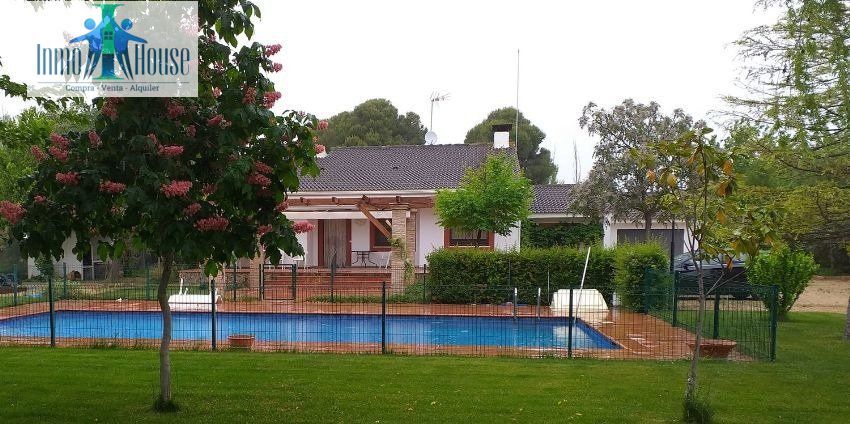 Piscina de Casa o xalet en venda en  Albacete Capital amb Calefacció, Jardí privat i Traster