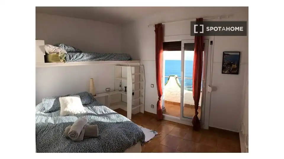 Habitación de Piso de alquiler en Sitges con Aire acondicionado, Calefacción y Amueblado