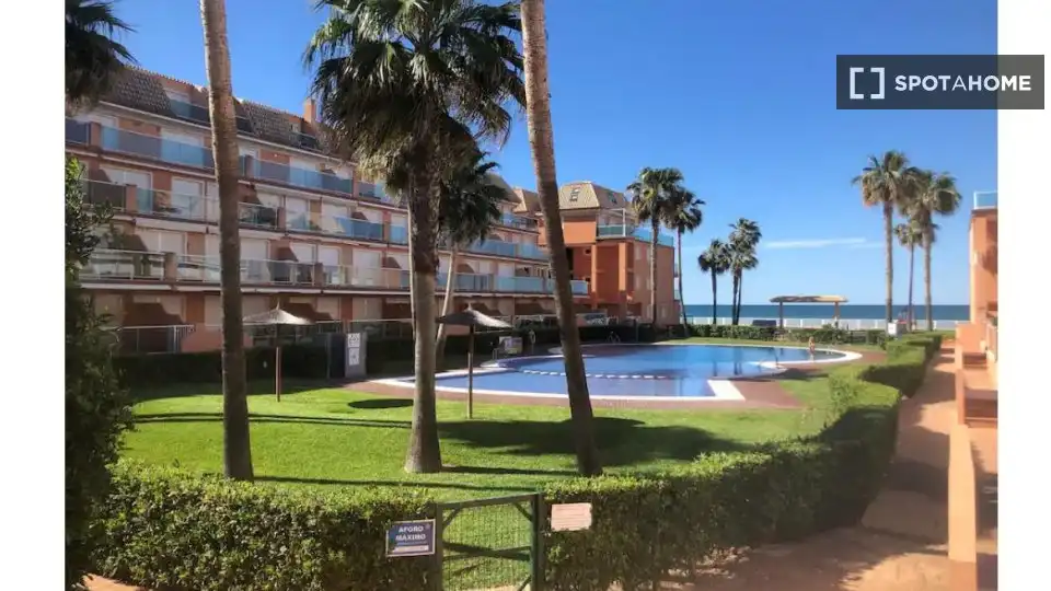 Jardí de Apartament per a compartir en Dénia amb Aire condicionat, Calefacció i Terrassa