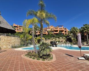 Vista exterior de Apartament en venda en Marbella amb Calefacció, Jardí privat i Terrassa