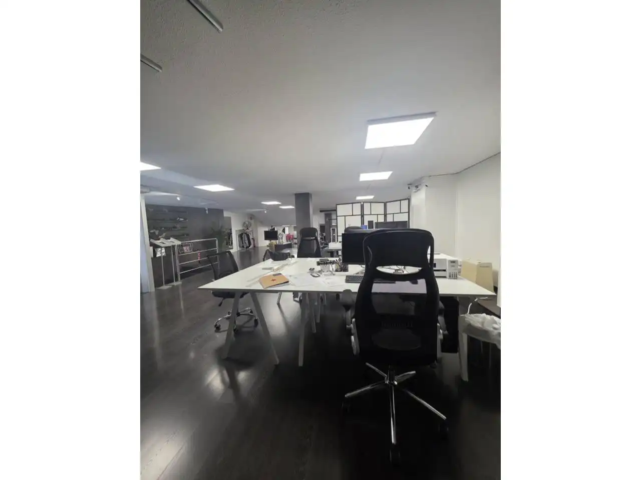 Commercial properties for rent in Manresa  with Air Conditioner and Alarm