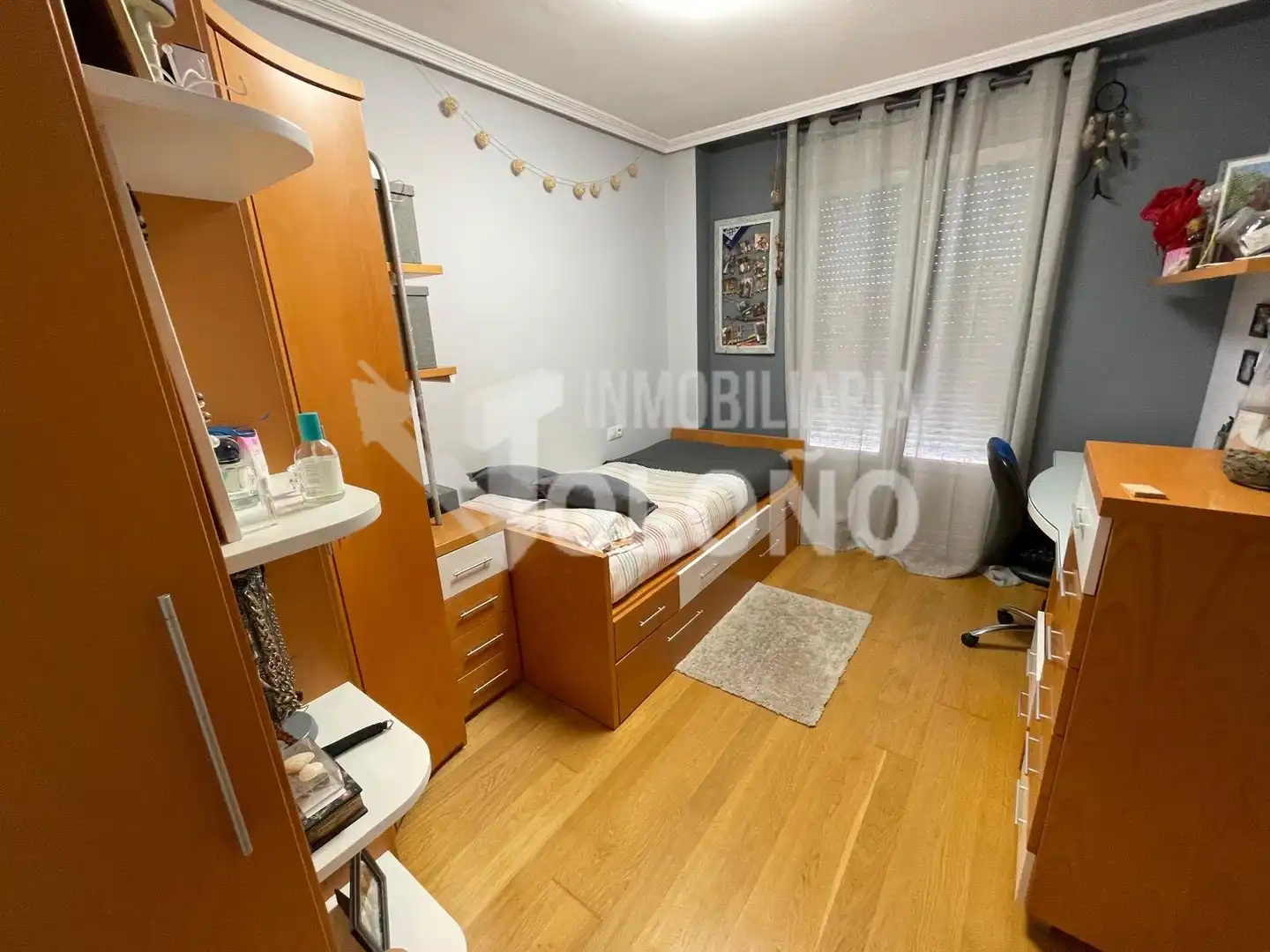 Dormitori de Casa adosada en venda en Alesanco amb Calefacció, Jardí privat i Parquet