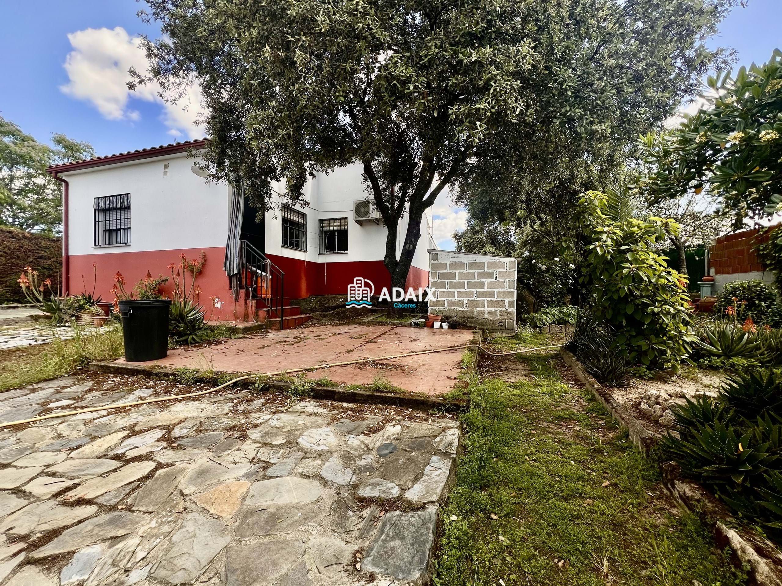 Jardí de Casa o xalet en venda en Malpartida de Cáceres amb Aire condicionat i Traster