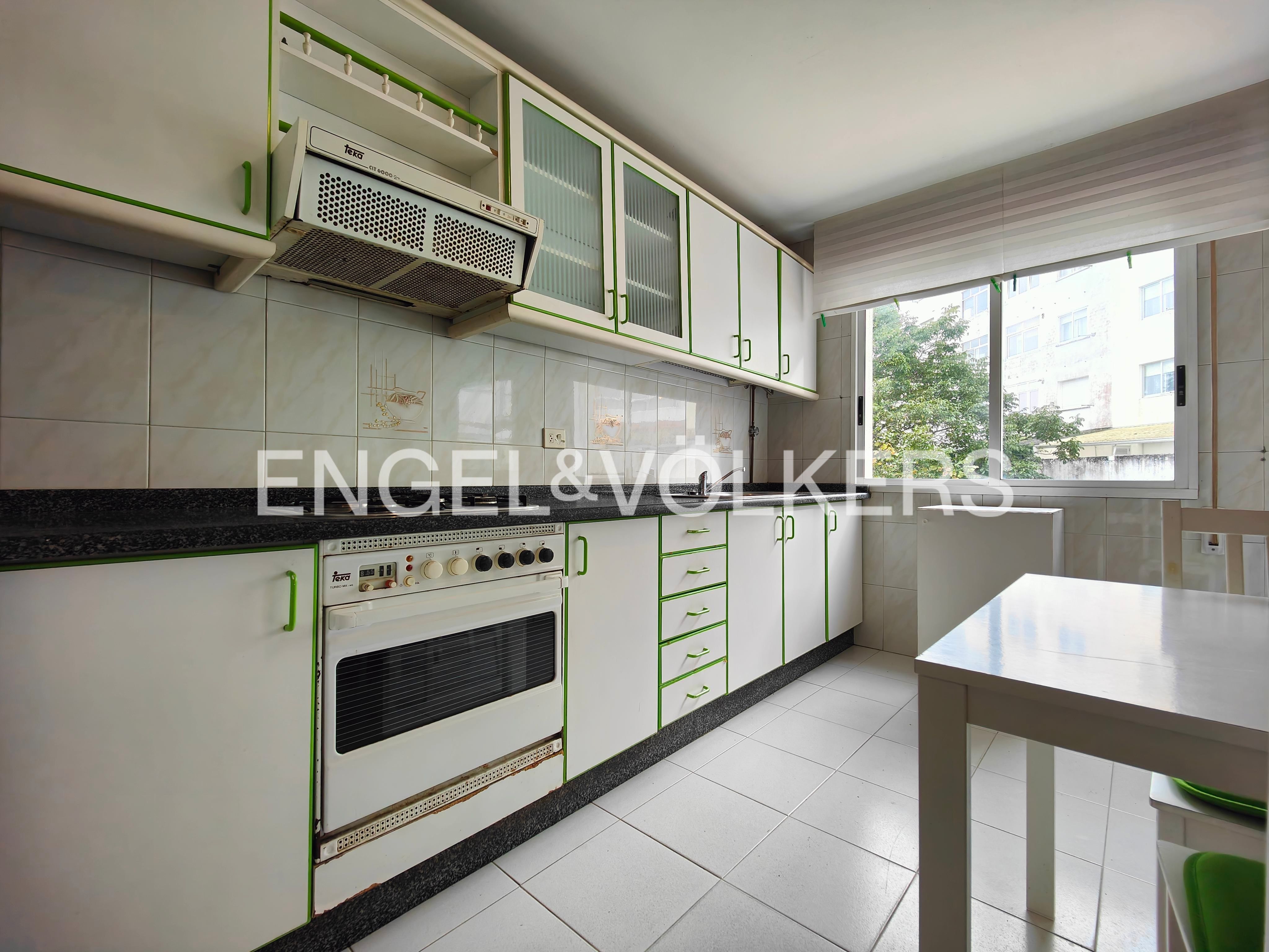 Cuina de Apartament en venda en O Grove   amb Calefacció i Traster