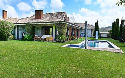 Vista exterior de Casa o xalet en venda en Piélagos amb Terrassa i Piscina