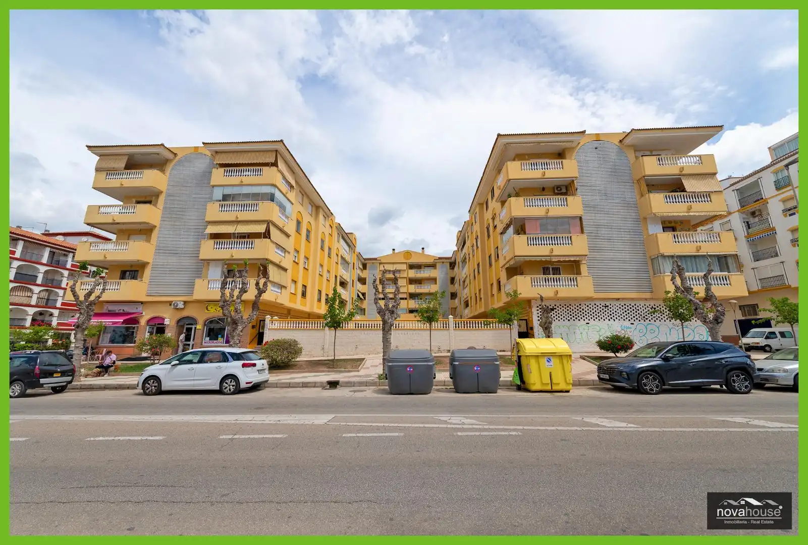 Außenansicht von Wohnung zum Verkauf in Rincón de la Victoria mit Terrasse, Abstellraum und Balkon