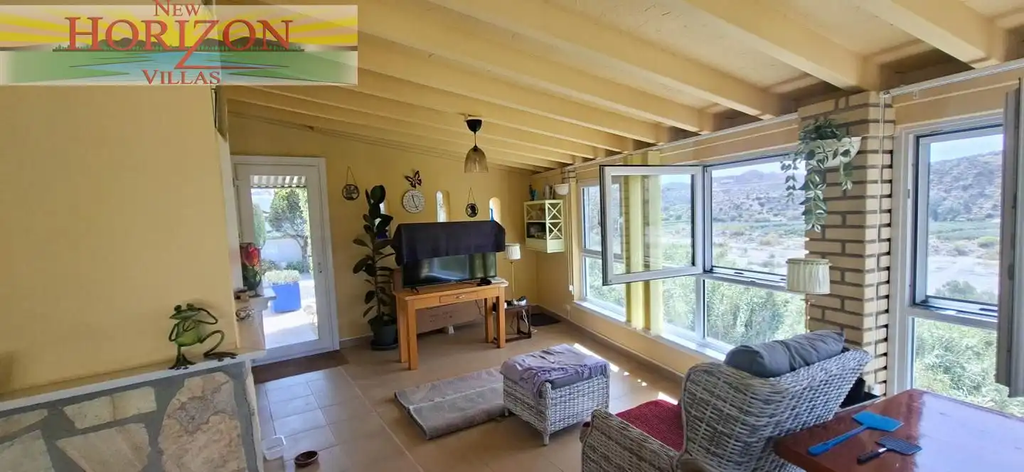Sala d'estar de Casa o xalet en venda en Arboleas amb Jardí privat, Terrassa i Piscina