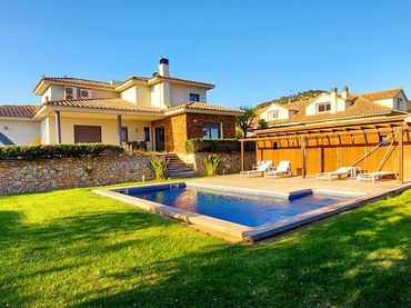 Casa amb piscina en venda a Avenida França