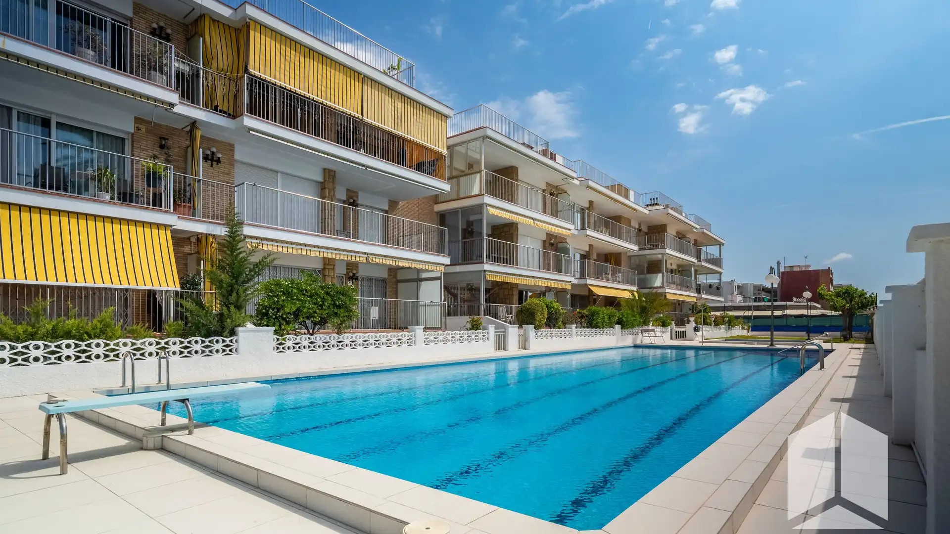 Piscina de Piso en venta en Castelldefels con Terraza, Trastero y Piscina