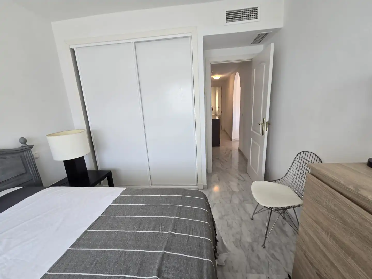 Schlafzimmer von Dachboden zur Miete in Marbella mit Möbliert