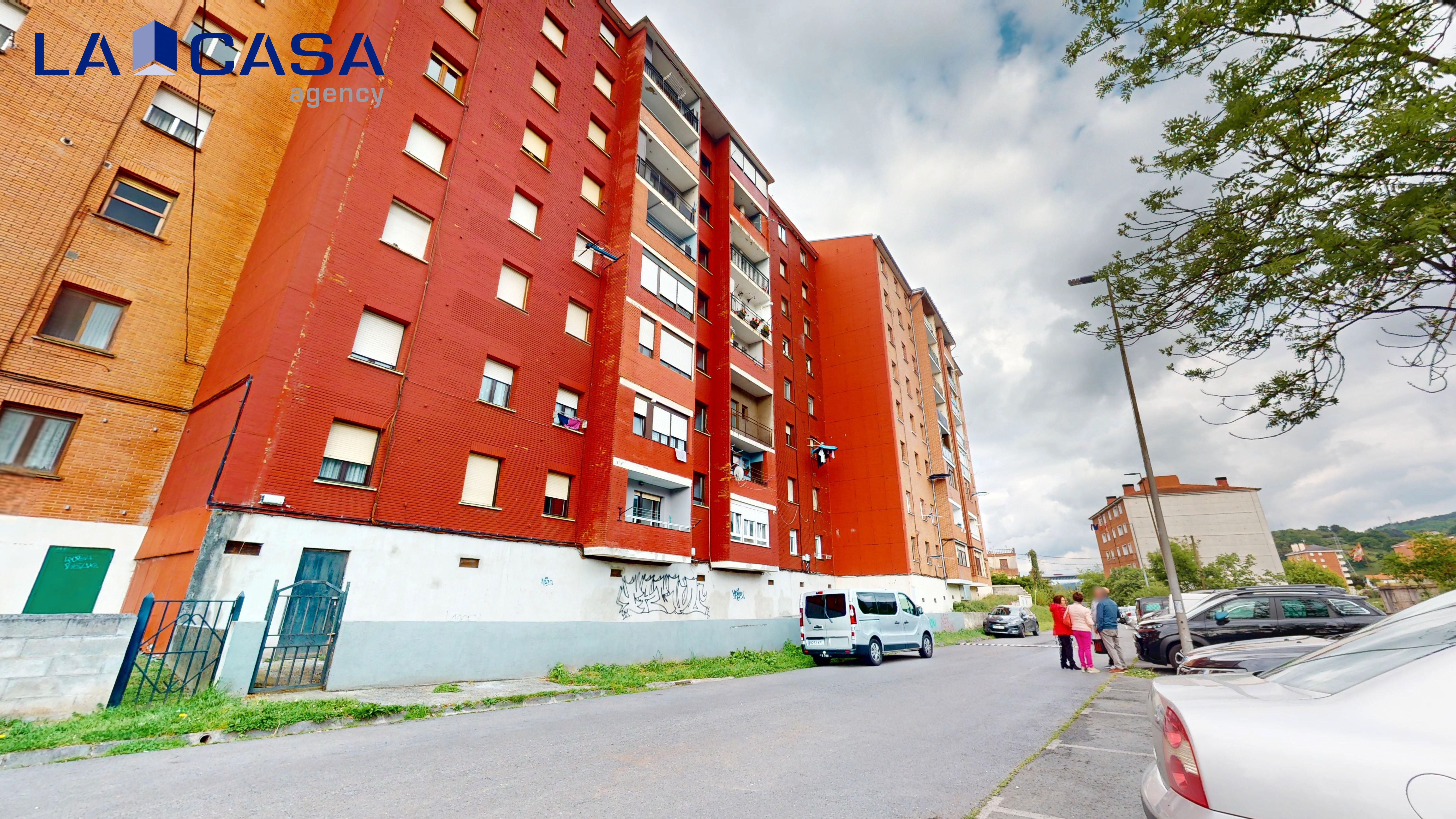 Exterior view of Flat for sale in Valle de Trápaga-Trapagaran  with Terrace