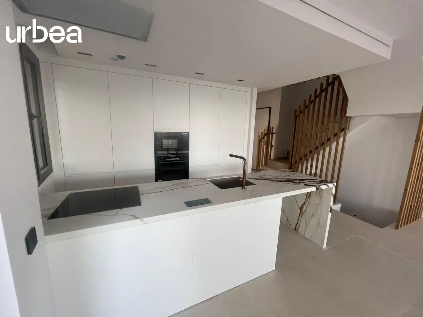 Cocina de Dúplex de alquiler en Málaga con Aire acondicionado, Calefacción y Jardín privado