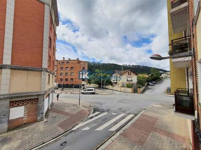 Vista exterior de Pis en venda en Galdakao amb Terrassa