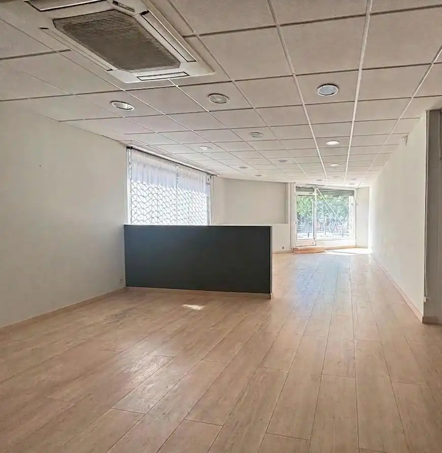 Local de alquiler en L'Hospitalet de Llobregat con Aire acondicionado