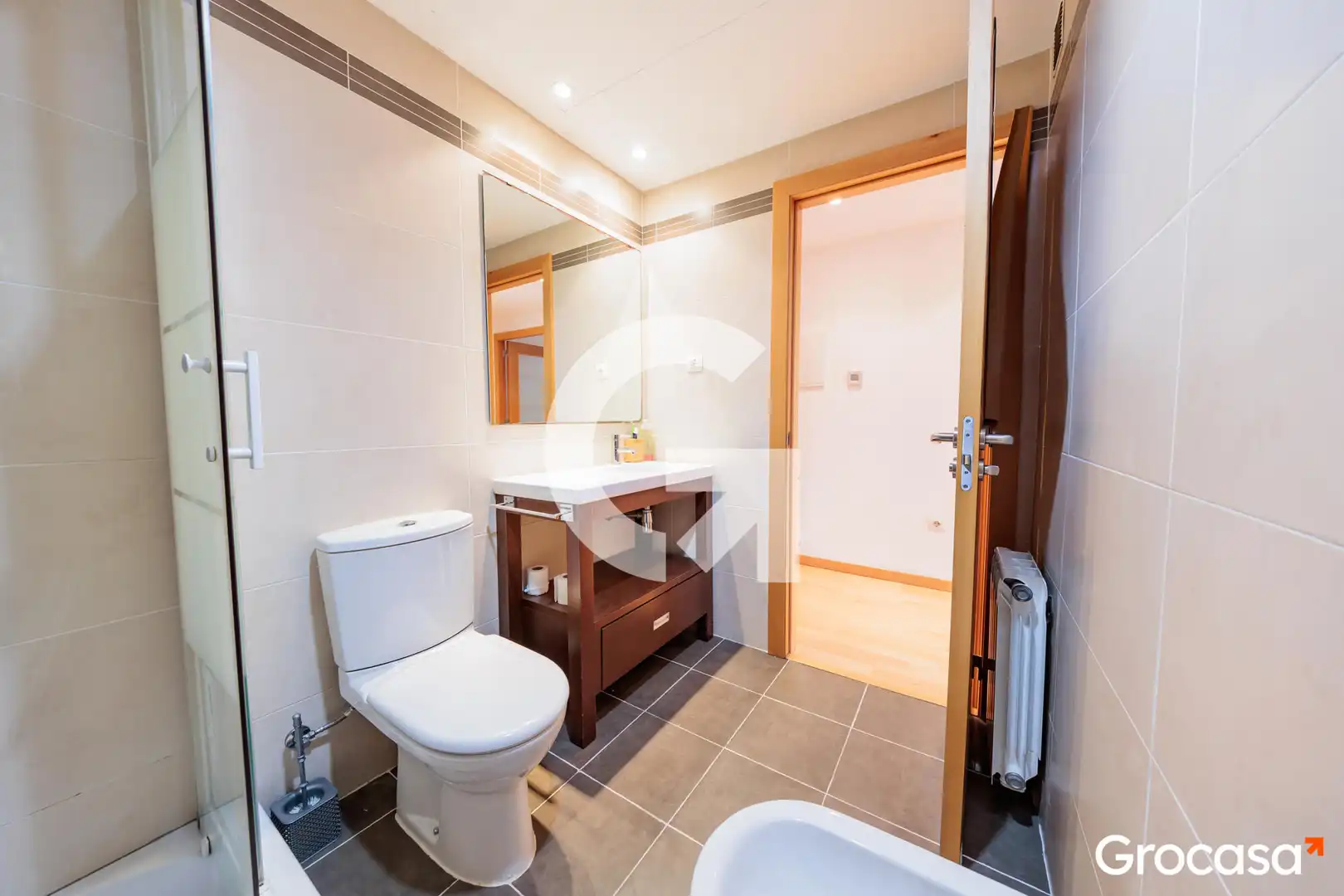 Bathroom of Ground floor for sale in Terrassa  with Air Conditioner, Heating and Private garden