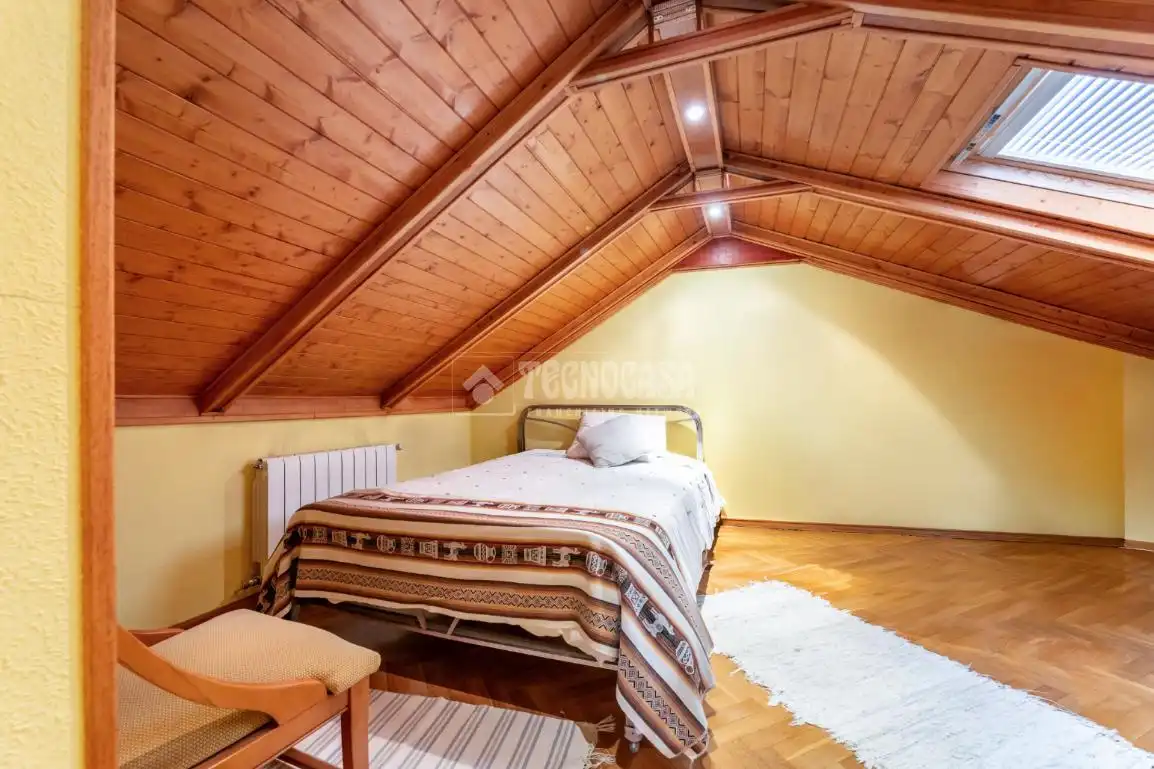 Habitación de Casa adosada en venta en Torrelodones con Calefacción, Jardín privado y Terraza
