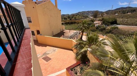 Foto 2 de Casa adosada en venta en Avda Pescia - Ctra de Frigiliana, Nerja