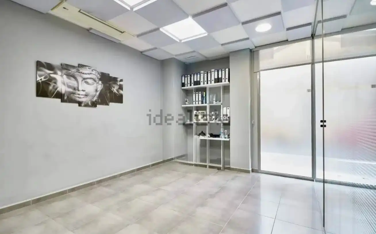 Locale commerciale in vendita a Carrer Juan Sebastián Elcano, imagen 2
