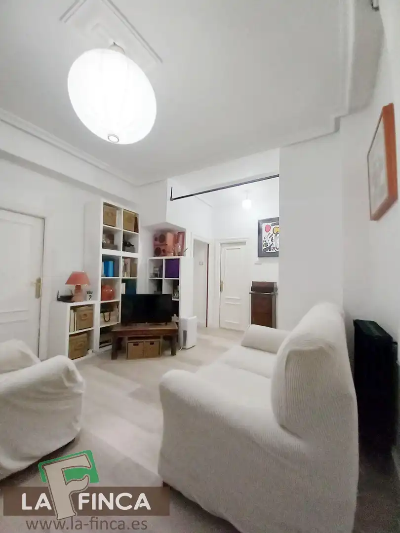 Living room of Flat for sale in Oviedo   with Storage room and Furnished