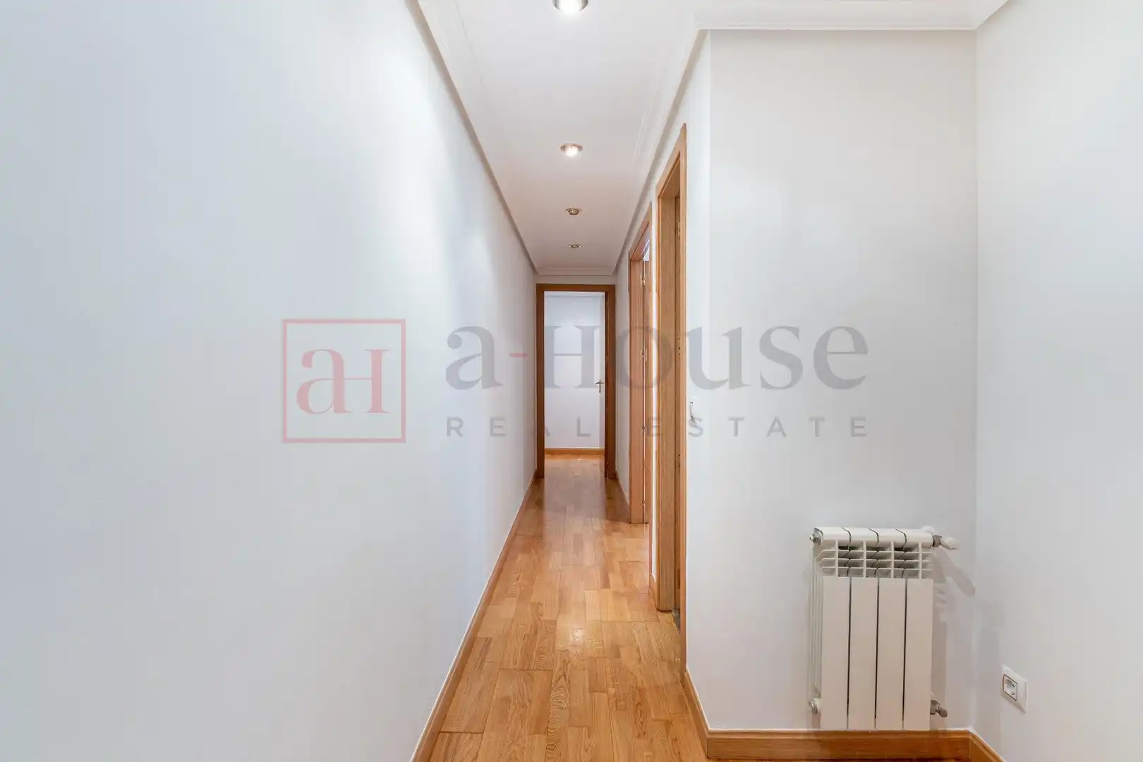Wohnung zum Verkauf in Madrid mit Klimaanlage, Heizung und Privatgarten