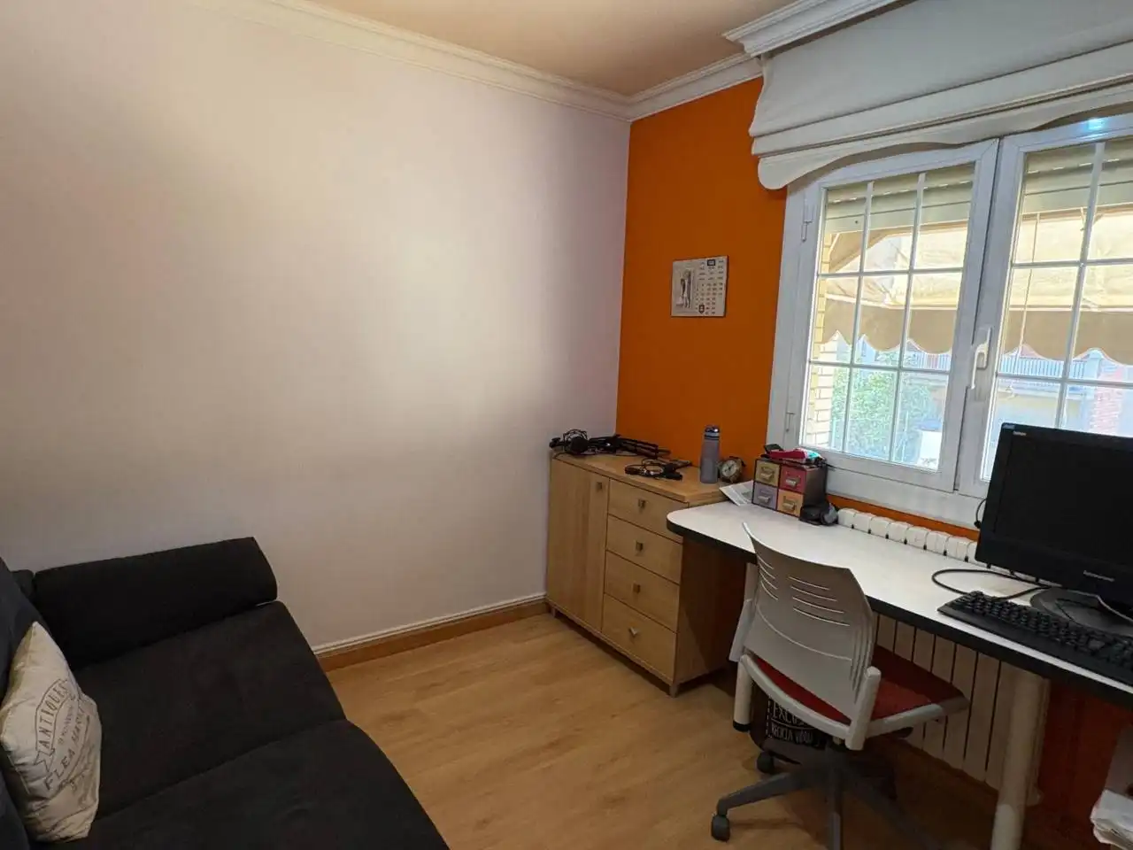 Habitación de Casa adosada en venta en Binéfar con Aire acondicionado, Calefacción y Jardín privado