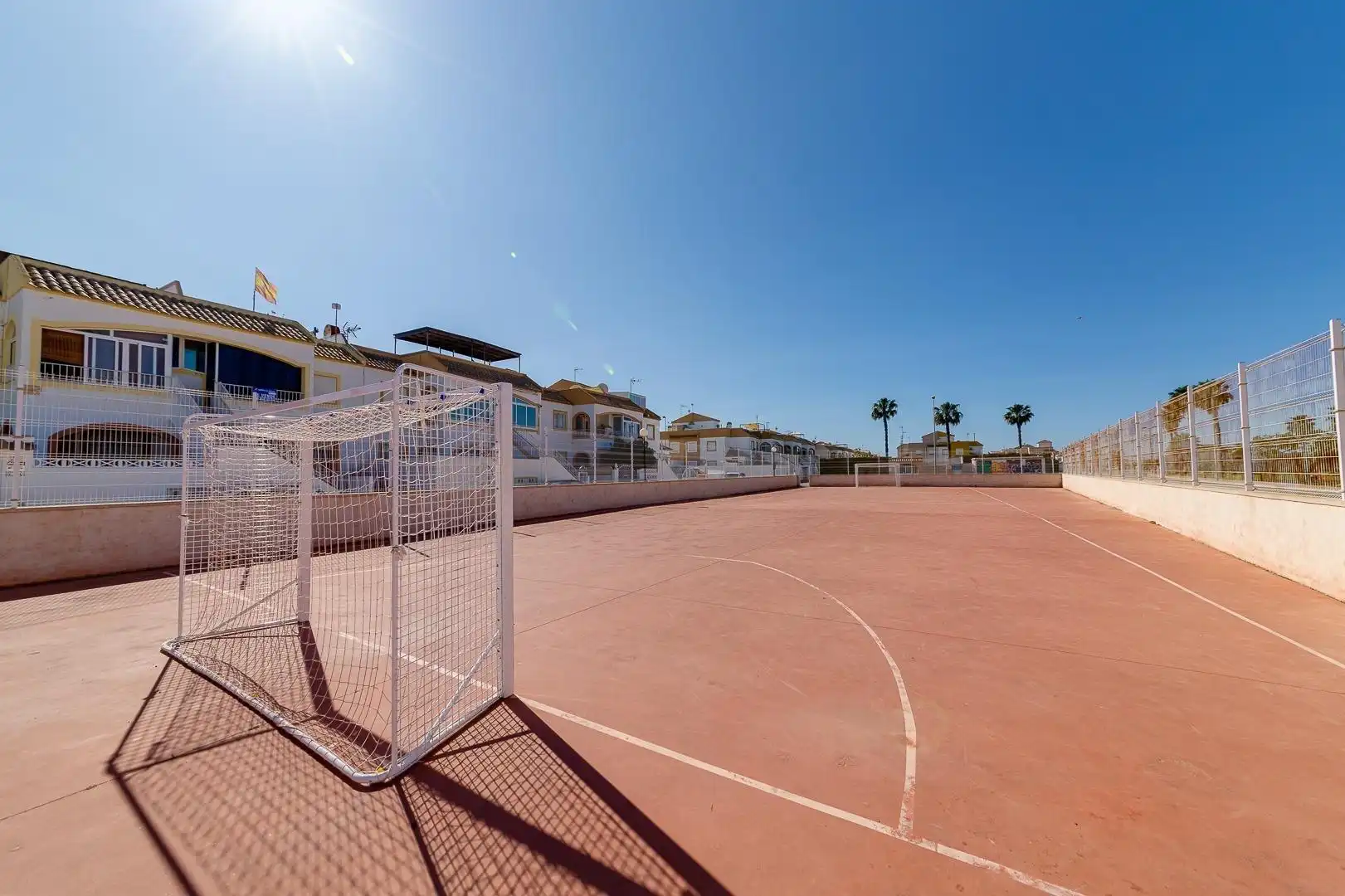Aparcament de Casa adosada en venda en Torrevieja amb Terrassa, Traster i Moblat