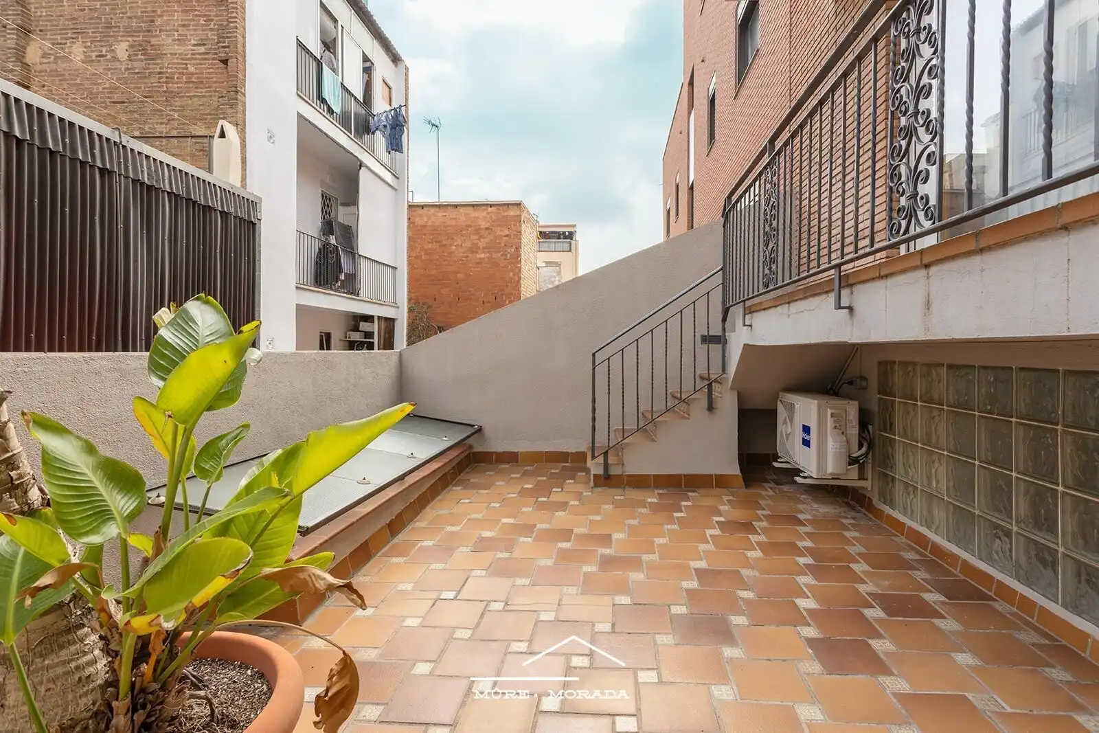 Casa amb balcó de lloguer a Collblanc - La Torrassa