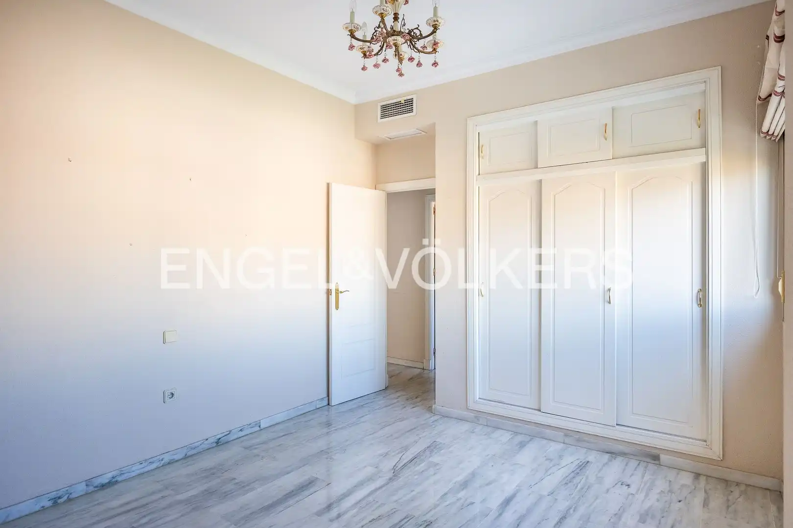 Bedroom of Flat for sale in Sevilla  with Air Conditioner, Heating and Terrace