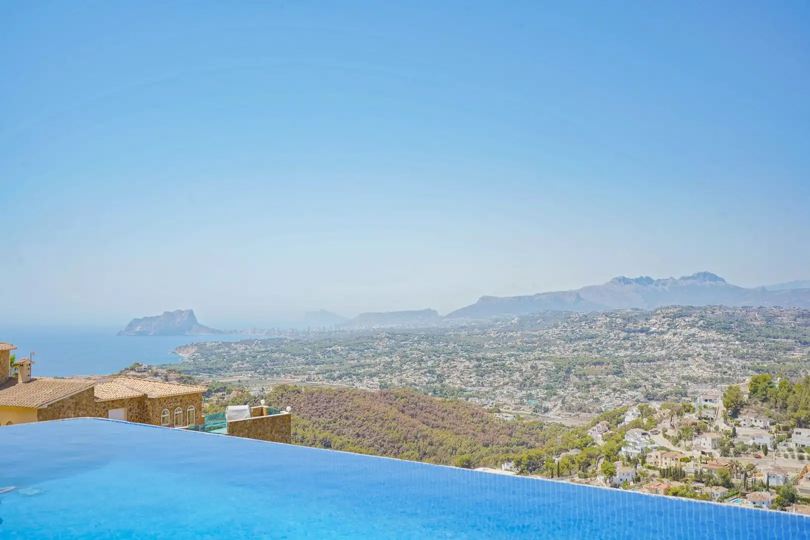 Villa con piscina in vendita a Cumbre del Sol