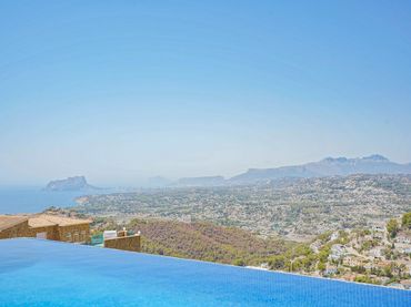 Chalet con piscina en venta en Cumbre del Sol