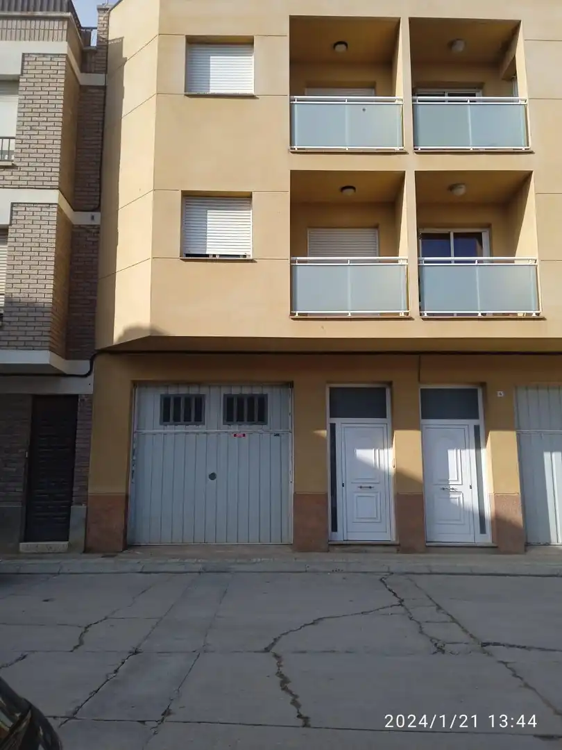 Vista exterior de Casa adosada en venda en Torrebesses amb Aire condicionat