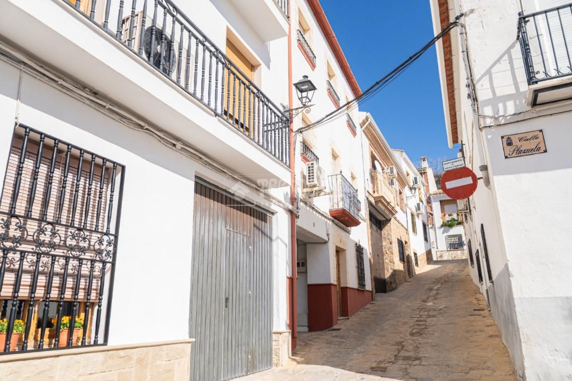 Casa adosada en venta en Canena