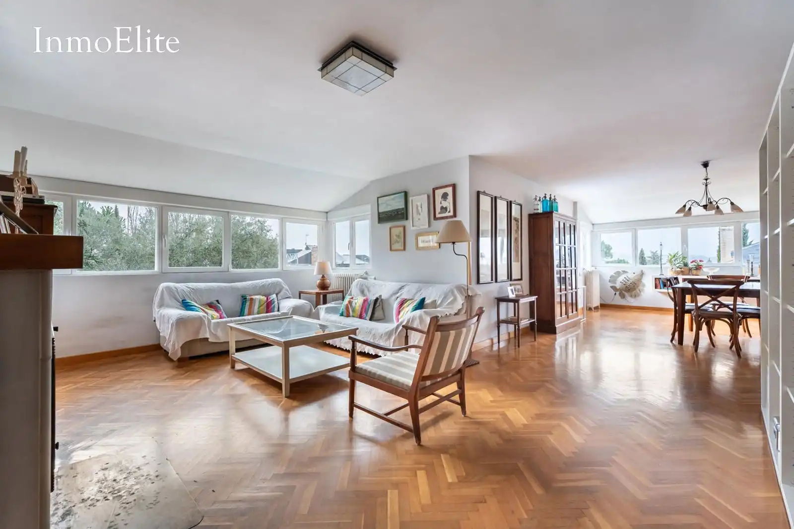 Sala d'estar de Casa o xalet en venda en Las Rozas de Madrid amb Aire condicionat, Calefacció i Jardí privat