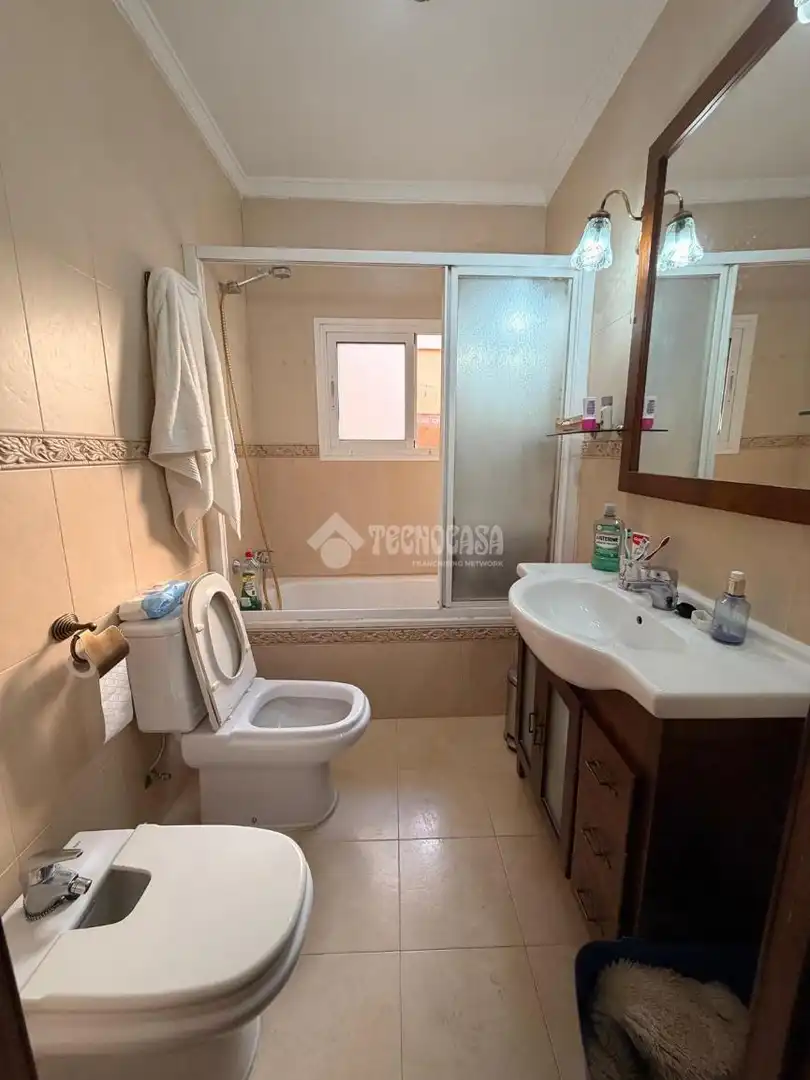 Bathroom of Flat for sale in Zona de la Vega