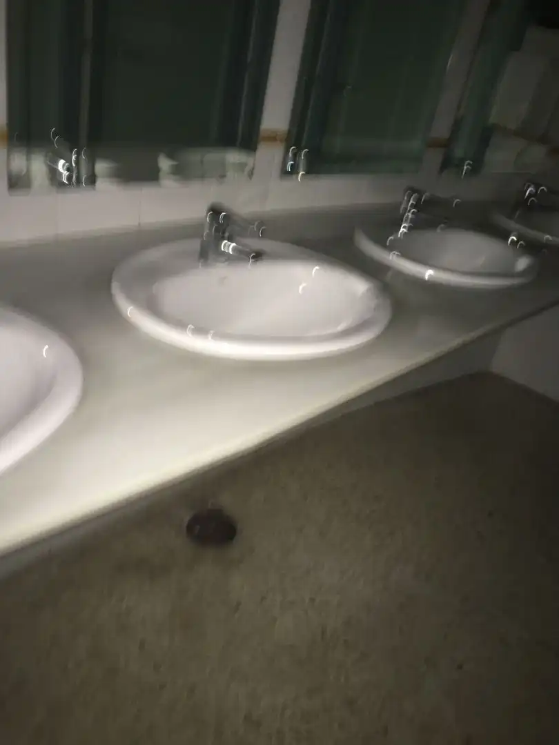 Badezimmer von Geschaftsraum zum Verkauf in Sevilla mit Klimaanlage