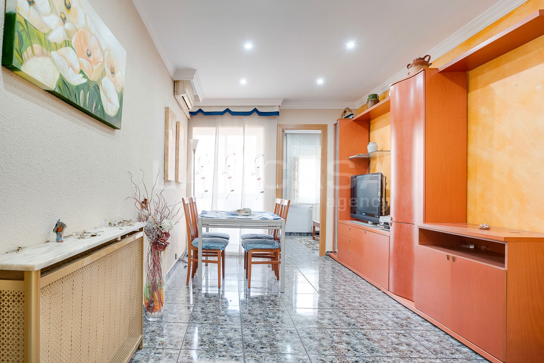 Living room of Flat for sale in L'Hospitalet de Llobregat  with Air Conditioner, Heating and Oven