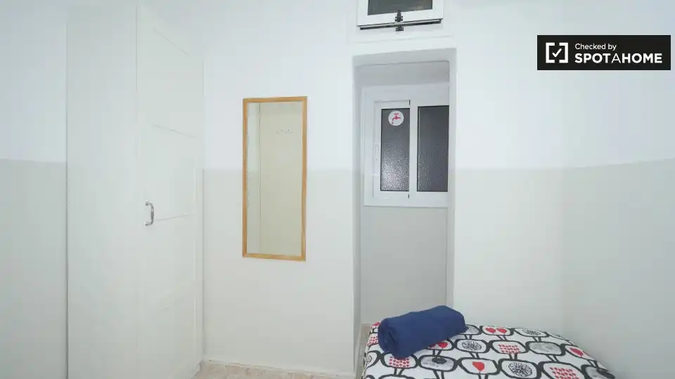 Room in Sant Pere, Sta. Caterina i la Ribera